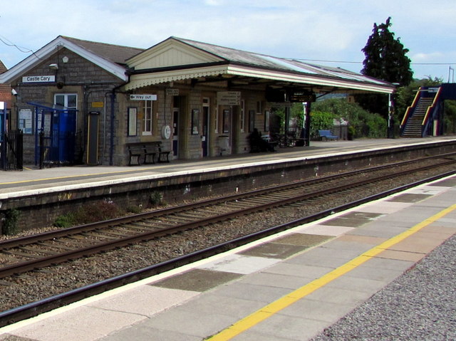 Main building on Castle Cary railway... © Jaggery cc-by-sa/2.0 ...