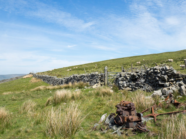 Dry stone wall on west side of Knapside Hill