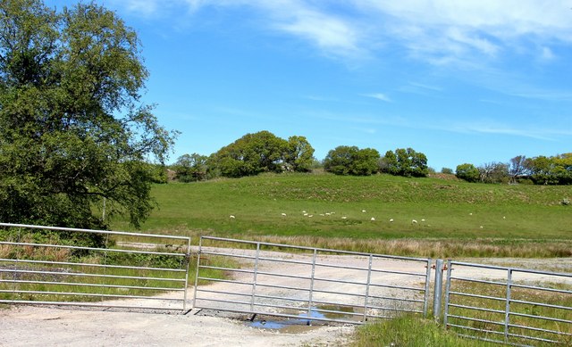Field access opposite The Barr