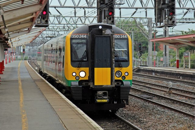 London Midland Class 350, 350244,... © El Pollock cc-by-sa/2.0 ...