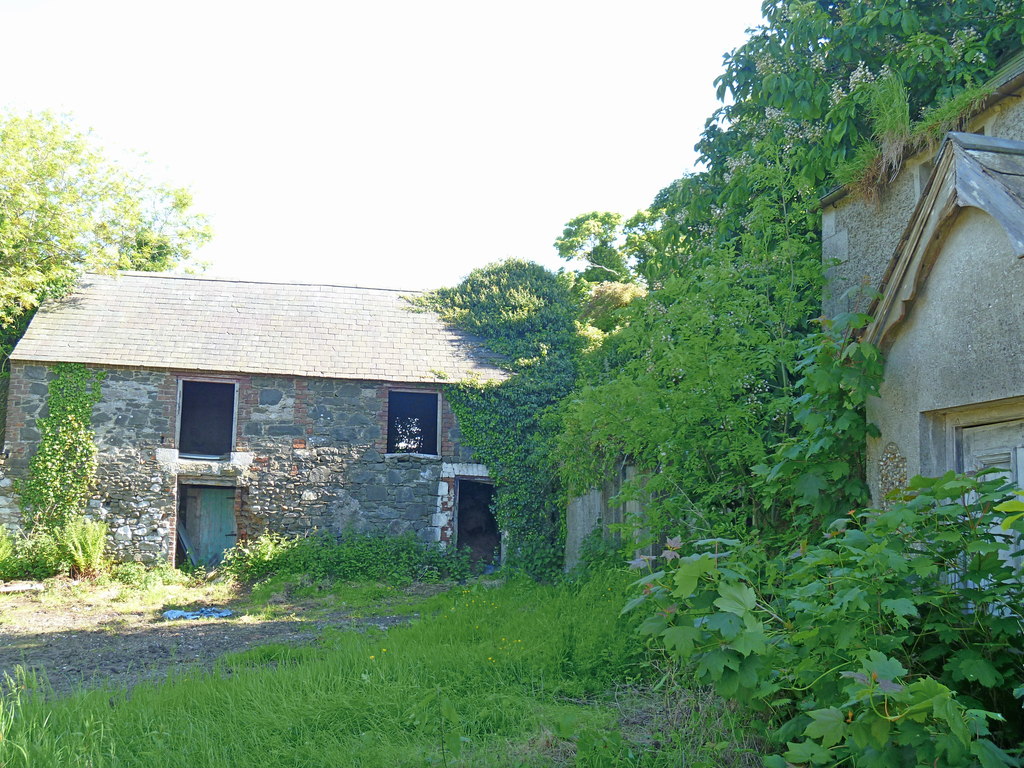 Derelict farm [2] © Michael Dibb cc-by-sa/2.0 :: Geograph Ireland