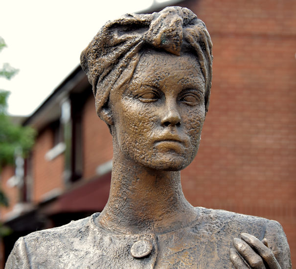 "Mother Daughter Sister" sculpture, Sandy Row, Belfast - June 2015(2)