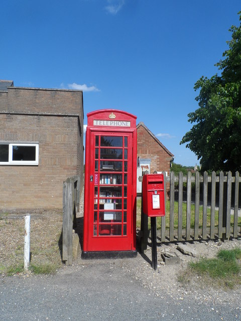 Phone box used as a book exchange, Kelshall