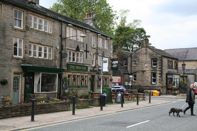 Delph: The 'Swan Inn' © Dr Neil Clifton :: Geograph Britain and Ireland