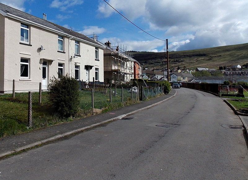 HeolyParc, Gilfach Goch © Jaggery ccbysa/2.0 Geograph Britain