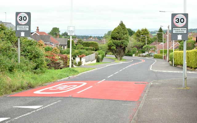 30 mph signs and road markings, Gilnahirk, Belfast - June 2015(1)