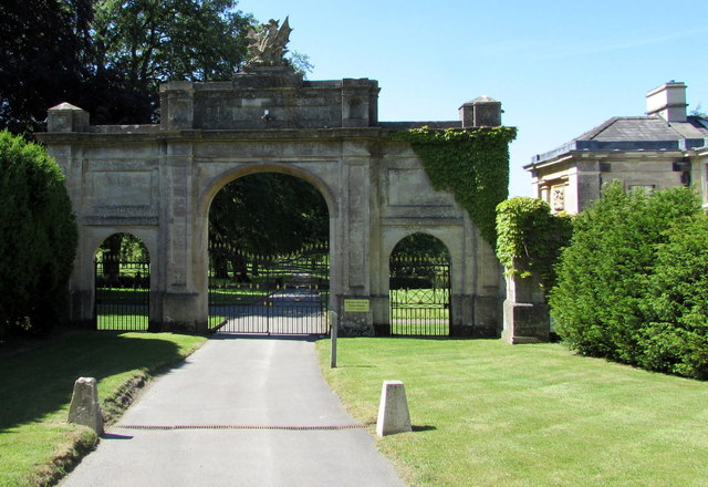 North gateway to Dodington Park © Jaggery :: Geograph Britain and Ireland