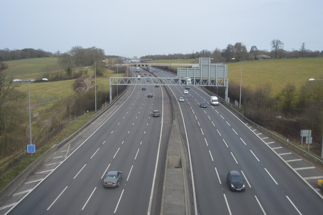 M25 near Gerrards Cross © N Chadwick :: Geograph Britain and Ireland