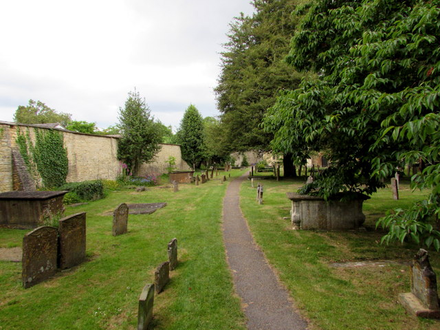 Churchyard path in Woodstock