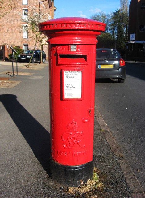 King George VI post box, Mill Street,... © P L Chadwick cc-by-sa/2.0 ...