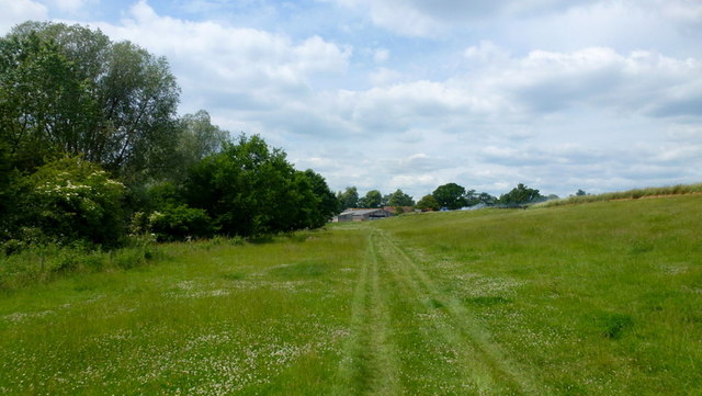 Approaching Home Farm from the east