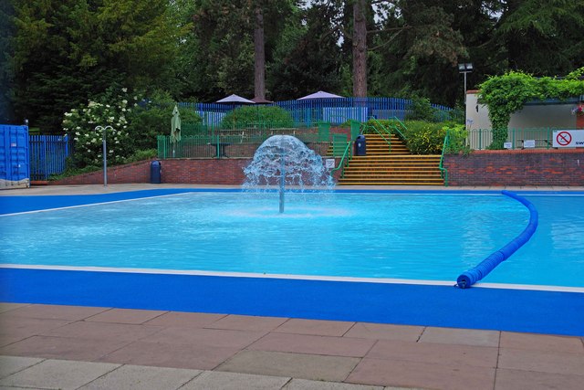 Fountain in open-air swimming pool, Droitwich Lido, Droitwich Spa, Worcs