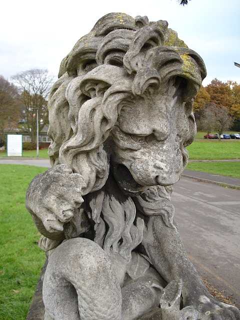 Lion sculpture - close-up