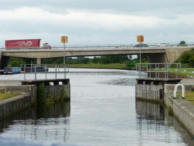 Top gates opening, Whitley Lock, Aire & Calder