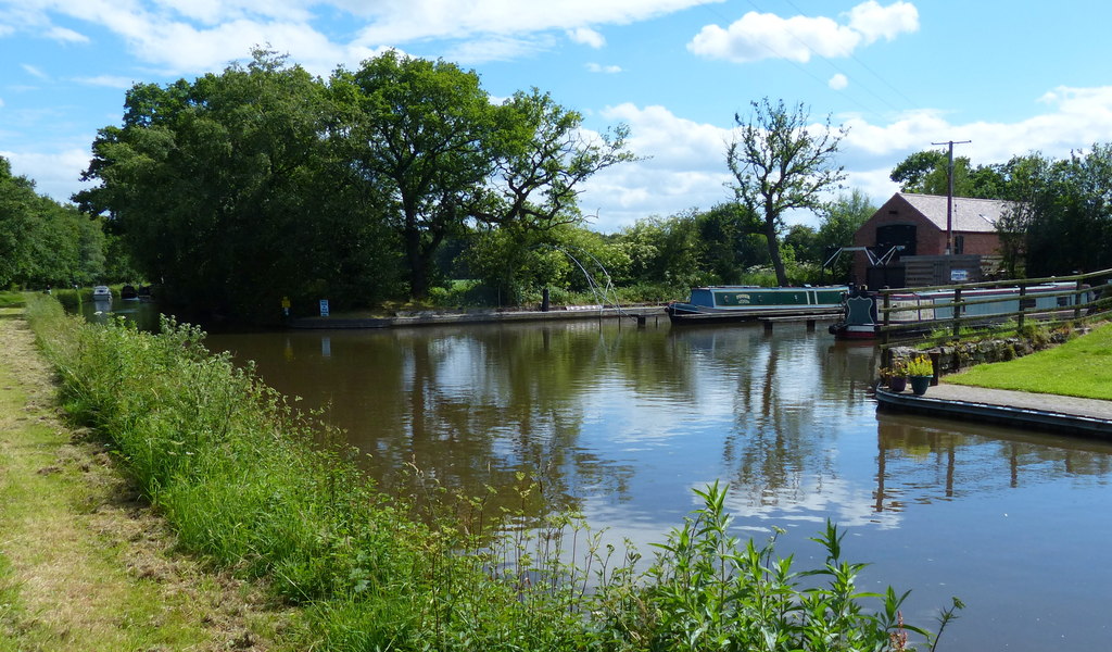 Moorings at Wharf Farm © Mat Fascione cc-by-sa/2.0 :: Geograph Britain ...