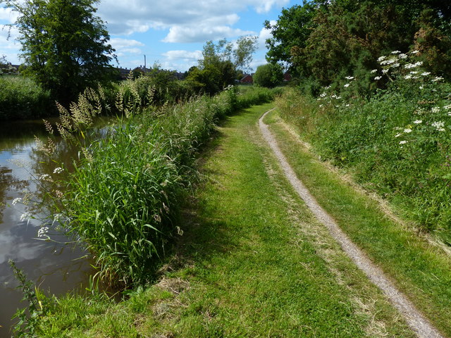 Trent & Mersey Canal and towpath near Handsacre