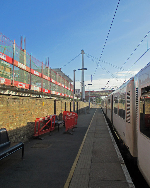 Cambridge Station: building next to Platform 6