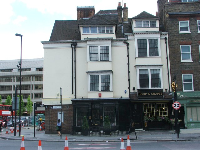 Hoop & Grapes, Aldgate © Chris Whippet cc-by-sa/2.0 :: Geograph Britain ...