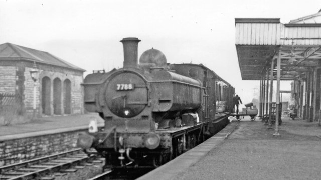 Tewkesbury Station, with train from Ashchurch, 1961