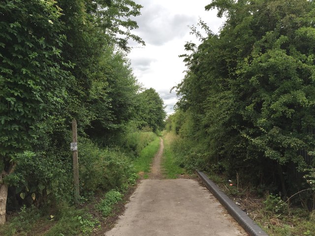 Newcastle-under-Lyme: path along former railway line