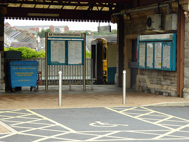 Train Standing At Pembroke Dock Station © John Lucas Cc-by-sa/2.0 ...