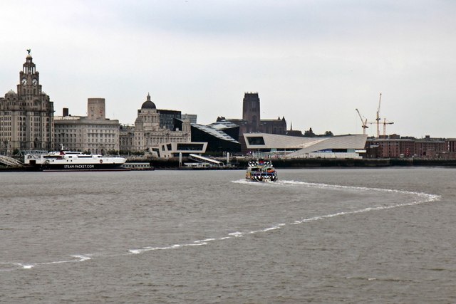 Ferry's wake, River Mersey