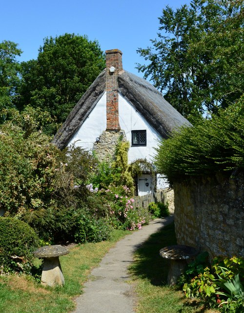 Footpath, Cuddington, Buckinghamshire