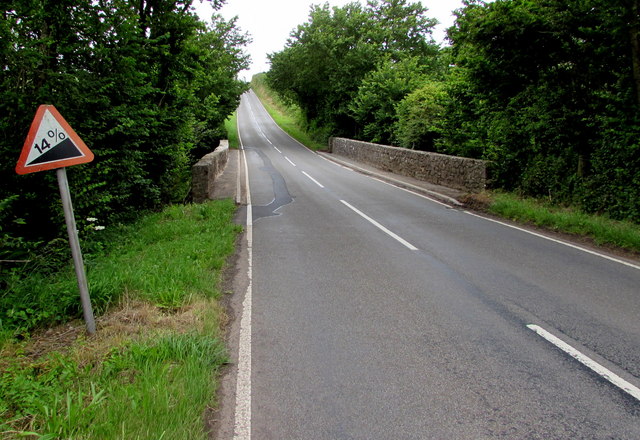 steep-gradient-beyond-kingsfold-bridge-jaggery-cc-by-sa-2-0