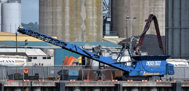 Conveyor, Belfast harbour - July 2015 (1)
