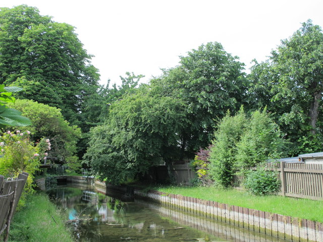 The New River north of Warham Road, N4 (2)