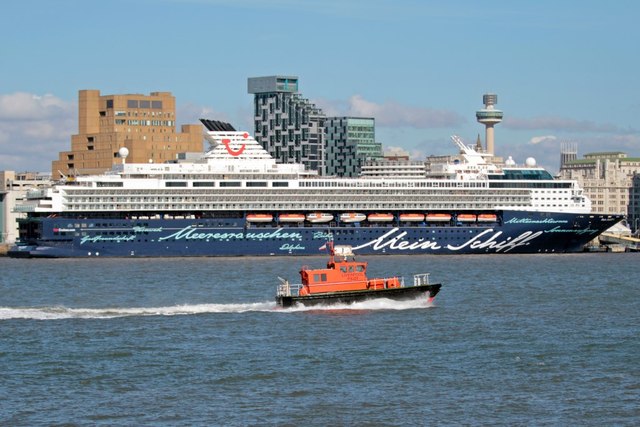 PV Petrel in front of Mein Schiff 1, River Mersey