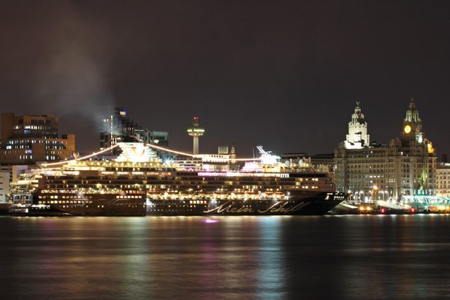 Mein Schiff 1 and the Liver Building, Liverpool