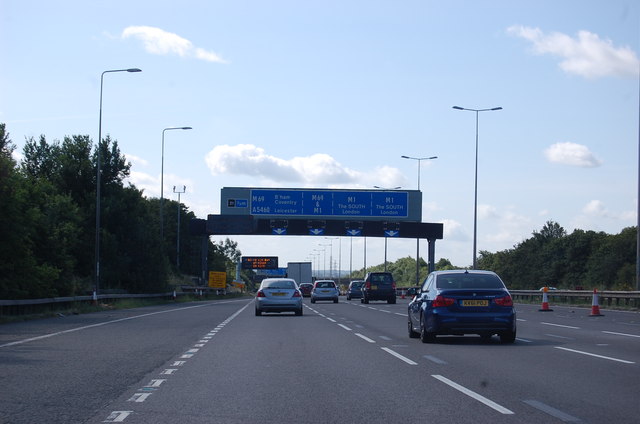 M1 southbound approaching Junction 21
