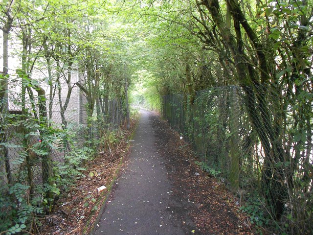 High Wycombe: Footpath in Cressex (2)