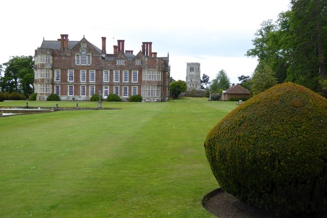 The east facade of Burton Agnes Hall © David Smith cc-by-sa/2.0 ...