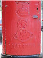 Edward VII postbox, Hillfield Avenue / Temple Road, N8 - royal cipher