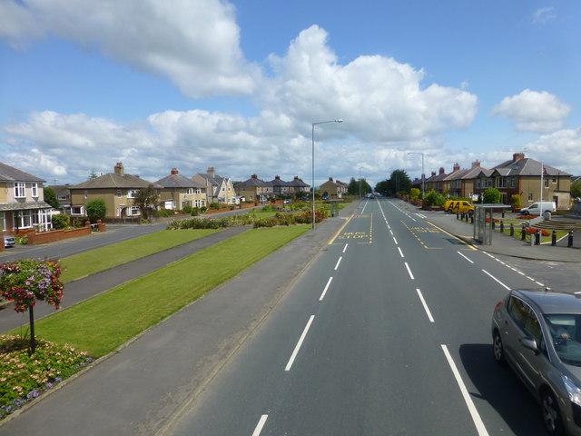 Blackburn Road at Rishton © Raymond Knapman cc-by-sa/2.0 :: Geograph ...