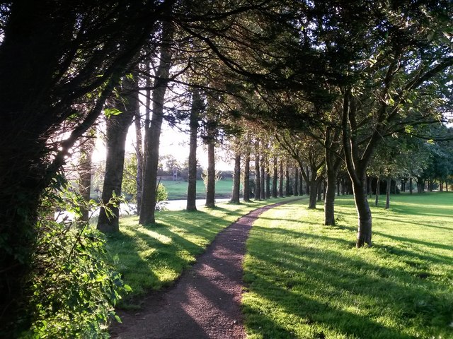 Annan: riverside path in Everholm Park