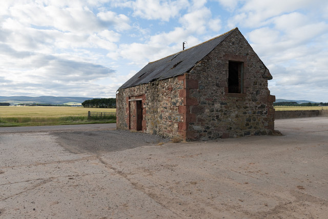 Agricultural building north of Luthermuir