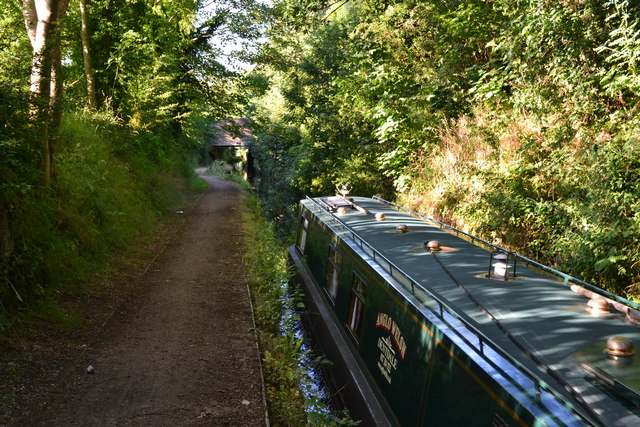 Extremely narrow section of the Staffordshire and Worcestershire Canal