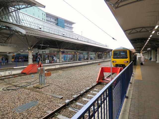 manchester-airport-railway-station-gerald-england-geograph-britain