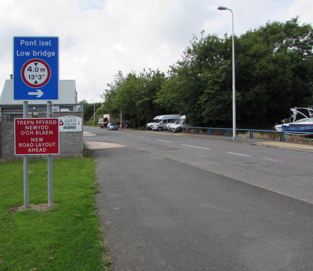 Low bridge sign, Goodwick