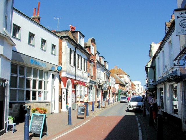 High Street, Hythe © Chris Whippet cc-by-sa/2.0 :: Geograph Britain and ...