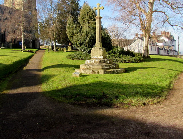 Medieval cross in a Ross-on-Wye churchyard