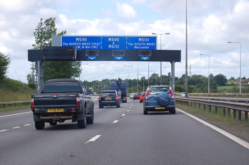 M42 - get in lane for the M5 © J.Hannan-Briggs cc-by-sa/2.0 :: Geograph ...