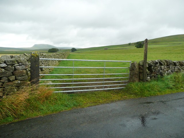 Field gate on footpath off Henside Lane, Langcliffe