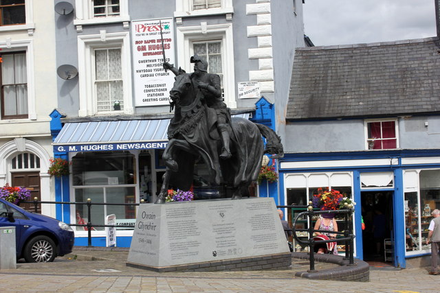 Statue of Owain Glyndŵr, Corwen