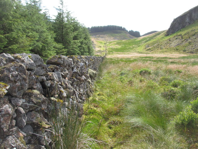 Wall below Dennistoun's Craigs