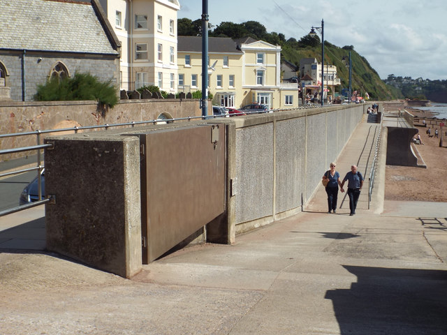 Flood gate, flood wall and profiled sea wall by Den Promenade, Teignmouth