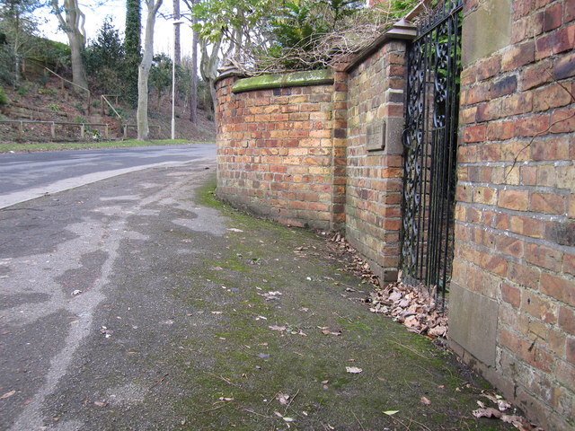 Mountside and the old gate for Willersley Cottage, Scarborough